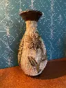Vase vintage en céramique ciselé, signé Losson, céramiste Français des années 50, pièce unique et rare.                           Vintage chiseled ceramic vase, signed Losson, French ceramist from the 1950s, unique and rare piece.