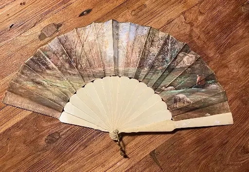 EVENTAIL ANCIEN XIX, Chine, monture en os, décors de nature, peint à la main.                                          ANTIQUE 19TH CENTURY FAN, China, bone frame, nature decorations, hand-painted.