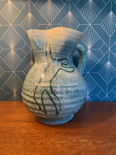 Pichet vintage , signé Accolay, Céramique Design, France , des années 50.                                      Vintage pitcher, signed Accolay, Ceramic Design, France, from the 1950s.